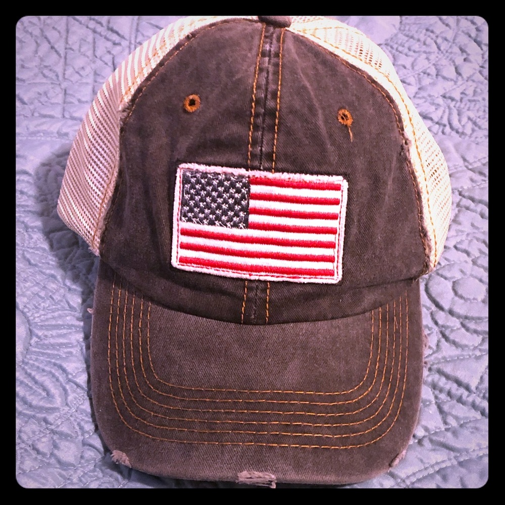 NWT Unisex ball cap with embroidered U.S. Flag